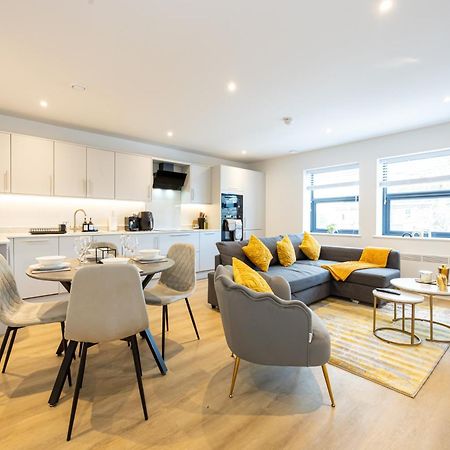 Modern 2 Bed Near Wythenshawe Hospital And Manchester Airport With Parking Eksteriør billede