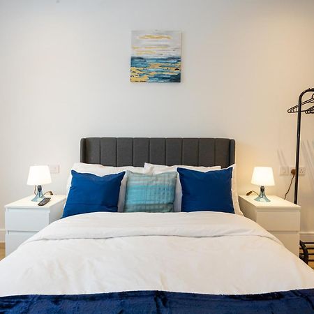 Modern 2 Bed Near Wythenshawe Hospital And Manchester Airport With Parking Eksteriør billede