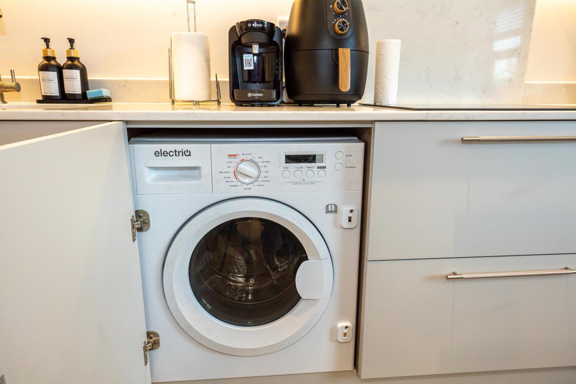 Modern 2 Bed Near Wythenshawe Hospital And Manchester Airport With Parking Eksteriør billede