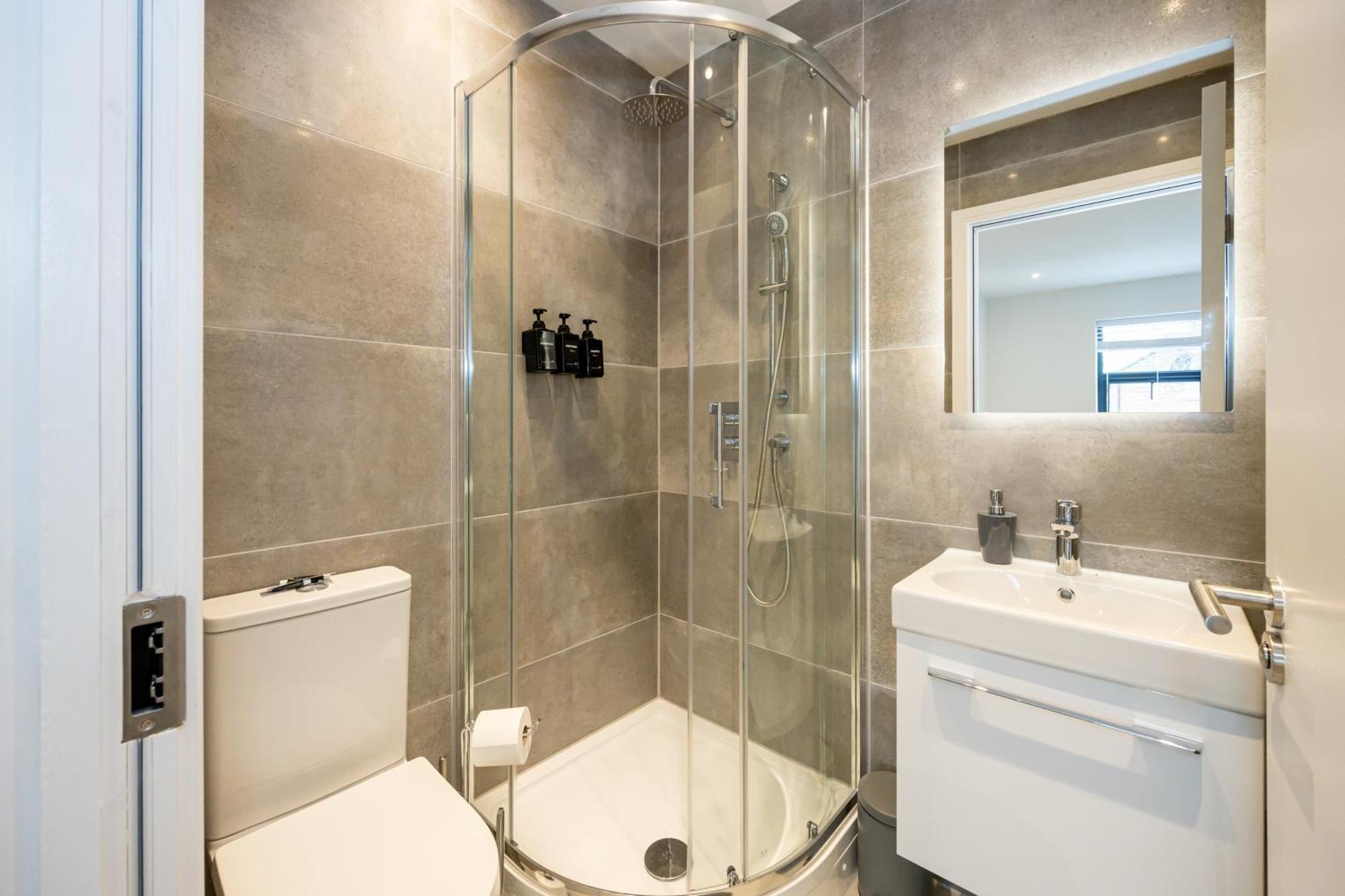 Modern 2 Bed Near Wythenshawe Hospital And Manchester Airport With Parking Eksteriør billede